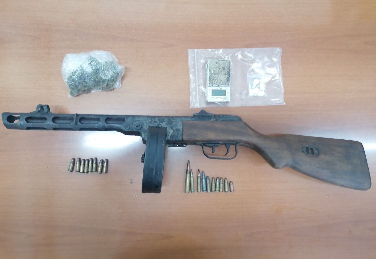U Sarajevu uhapšena jedna osoba, pronađena droga i puška