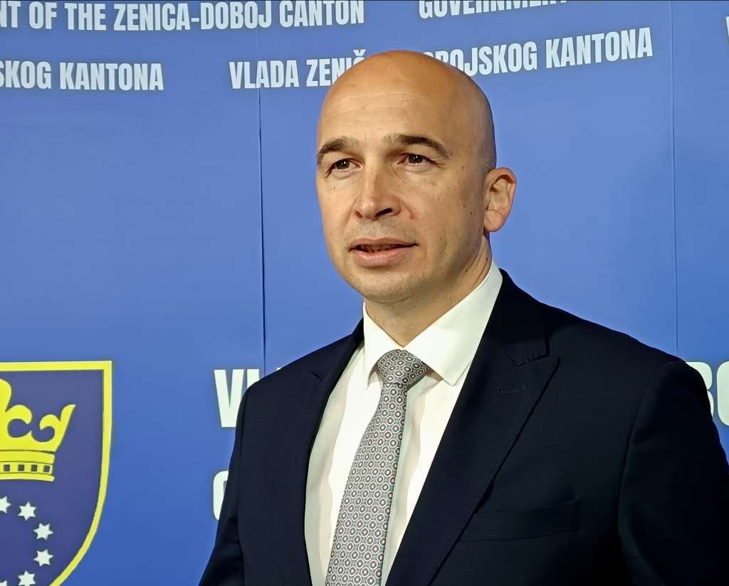 Pivić: Nijedno tijelo UNZE nije donijelo odluku o krivičnoj prijavi, plata po izboru v. d. rektora