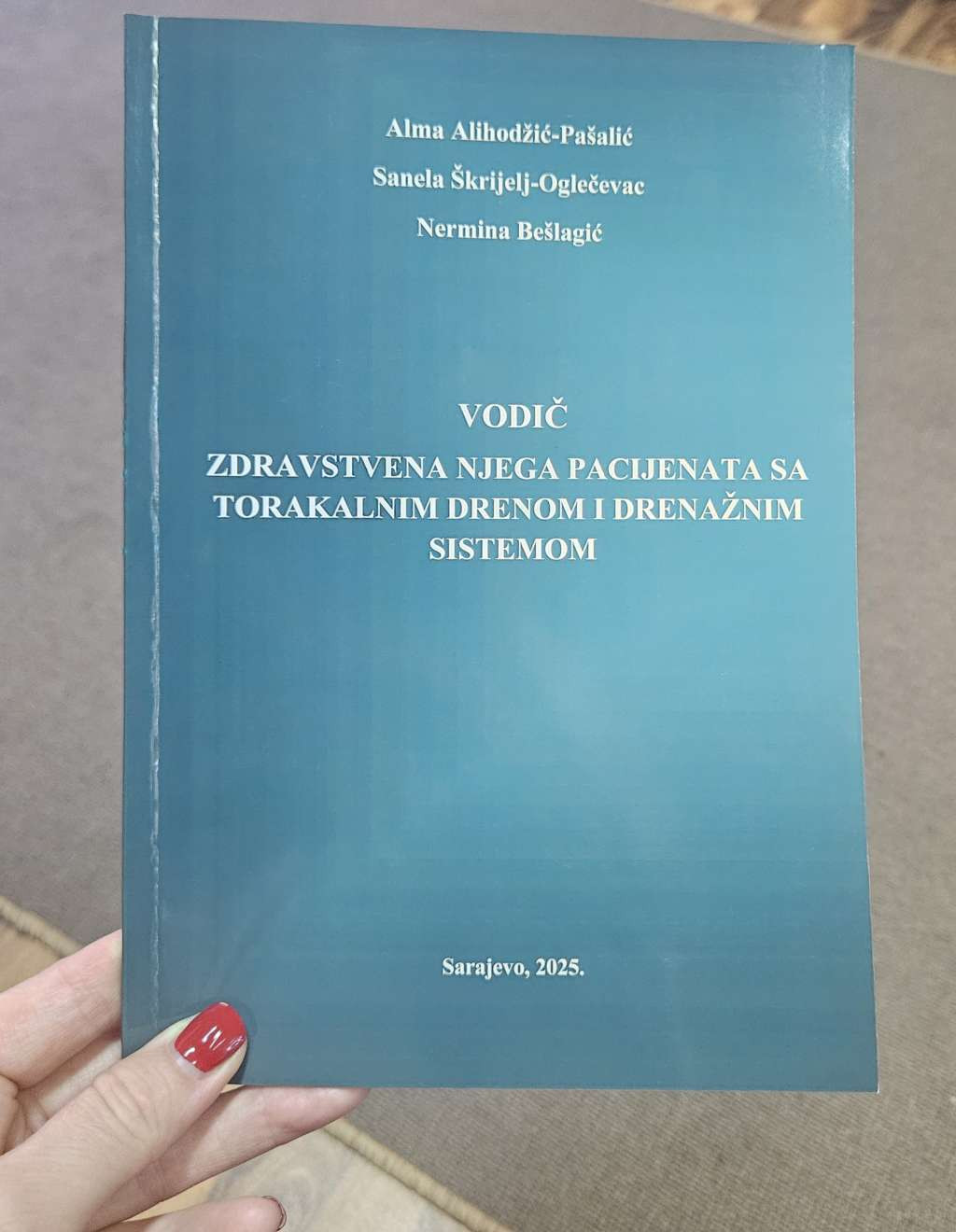 KCUS izdao stručni vodič 'Zdravstvena njega pacijenata sa torakalnim drenom i drenažnim sistemom'