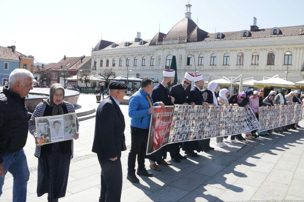 Mirno okupljanje majki Srebrenice uz poruku mira i apel za pravdu