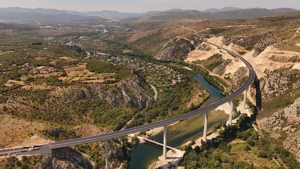 Uvjeti za vožnju povoljni, na graničnim prelazima zadržavanja od 15 do 30 minuta