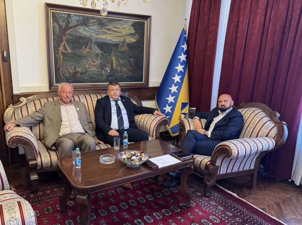 Isak s direktorom Arhiva FBiH: FMUP u potpunosti posvećen zaštiti arhivske građe