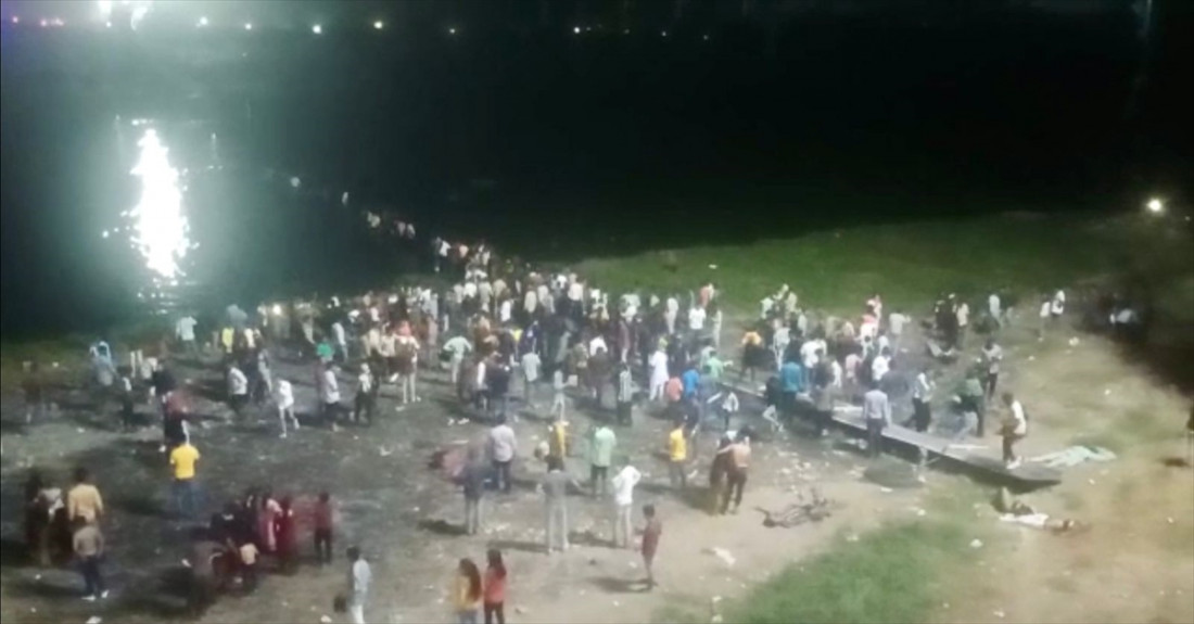 Najmanje 90 poginulih u urušavanju visećeg mosta u Indiji