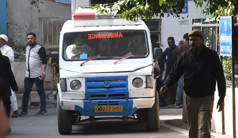 Od trovanja alkoholom u Indiji umrle 34 osobe, 80 ih u bolnici