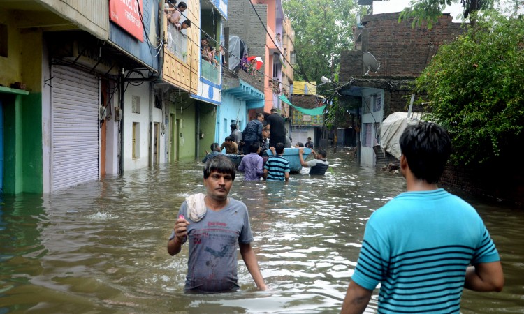 U poplavama u Indiji stradale 192 osobe, a 25 ih se vodi kao 'nestale'