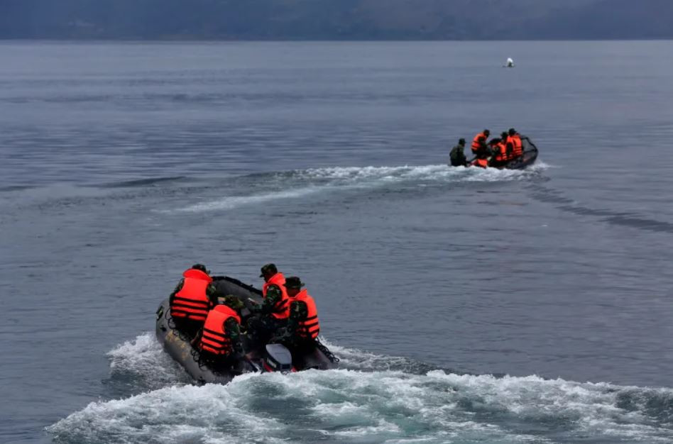 Čamac potonuo kod Sumatre, nestalo 11 ljudi