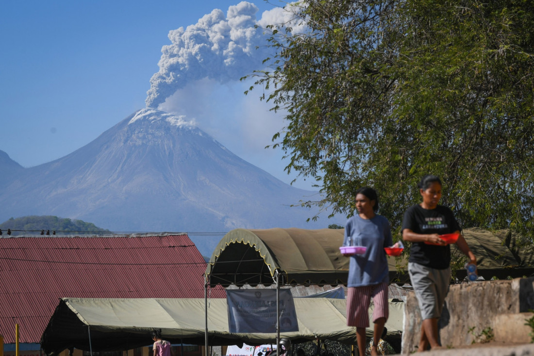 Evakuacija sela oko vulkana na indonezijskom ostrvu Flores