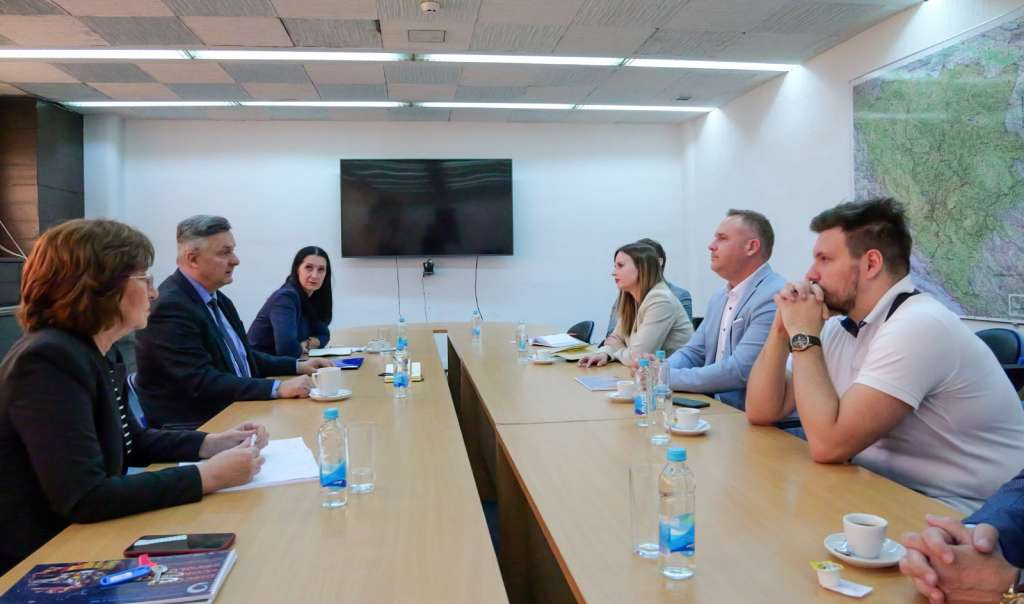 Urediti "trgovinu na internetu" u FBiH