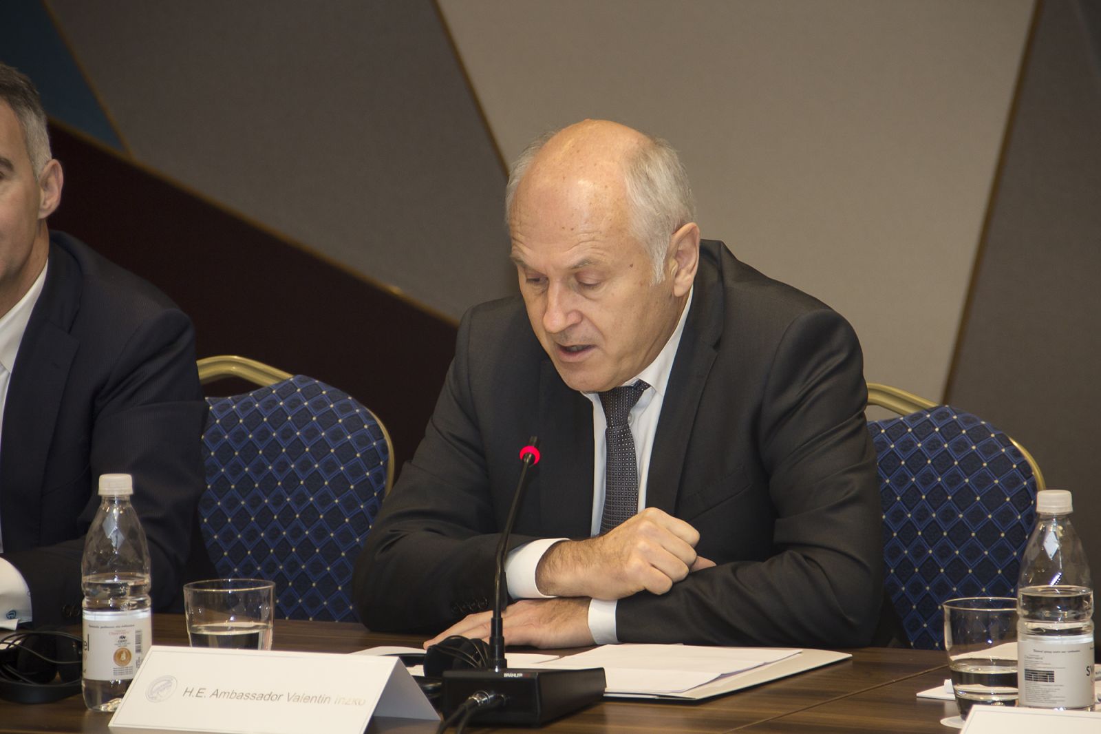 Inzko nametnuo zakon o zabrani negiranja genocida