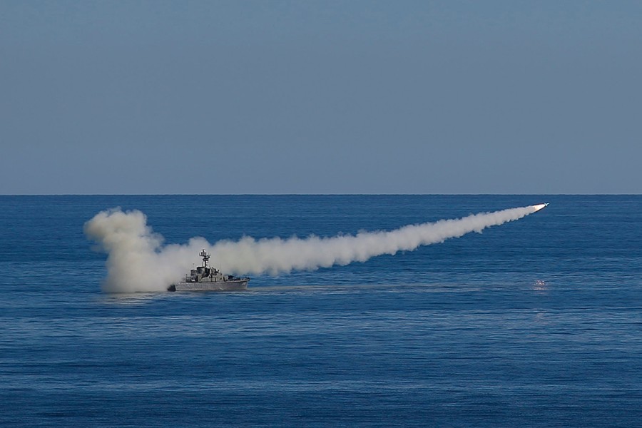 Iran testirao krstareće rakete u blizini američke podmornice