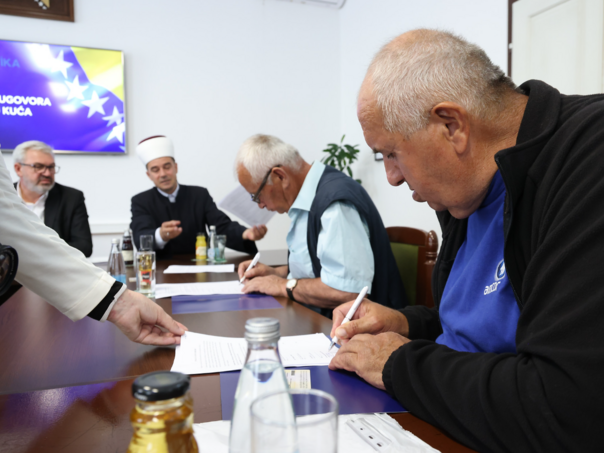 U Konjicu potpisani ugovori, Islamska zajednica finansira izgradnju novih domova za stradale u Konjicu