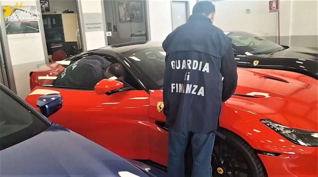 EU tužilaštvo razotkrilo prevaru u Italiji - Zaplijenjeno 40 luksuznih automobila i milioni eura