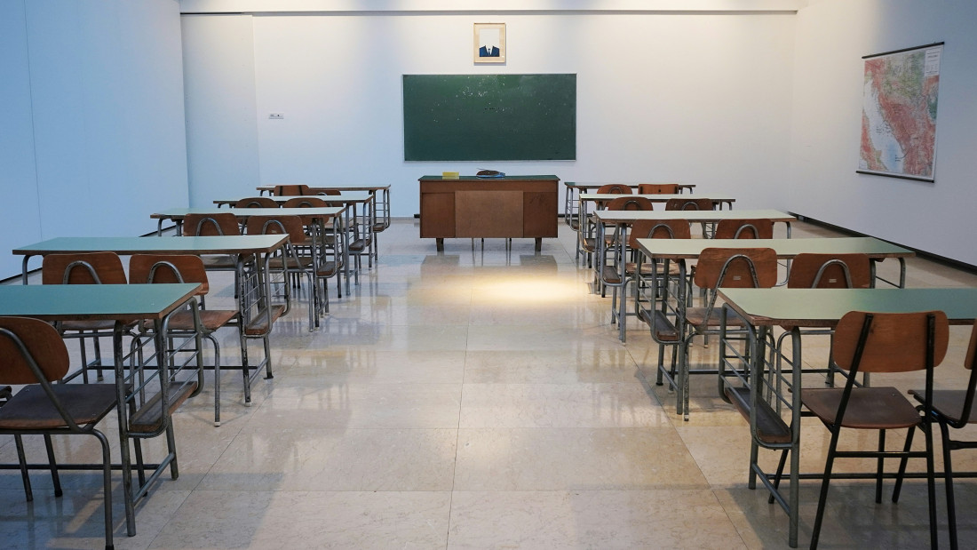Češka planira zabraniti mobilne telefone u osnovnim školama od 2027. godine