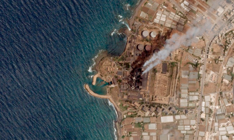 Izlila se nafta iz elektrane, mrlja se širi sirijskom obalom