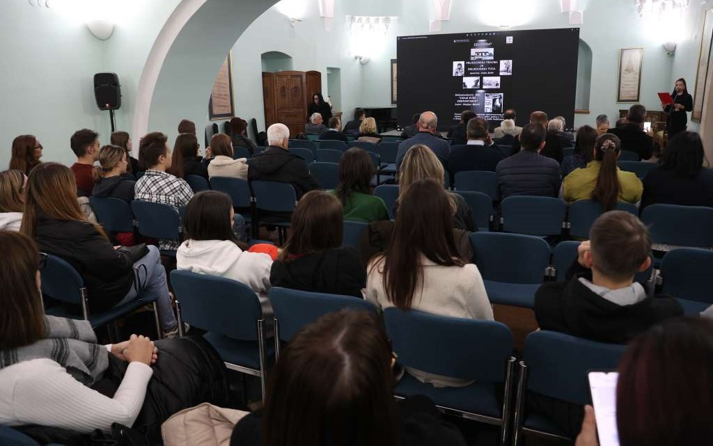 Otvorena izložba 'Prijedorska trauma je prijedorska tuga', autorice Anite Zečić