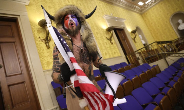 'Šaman QAnon' izjasnio se krivim za učešće u napadu na američki Kapitol