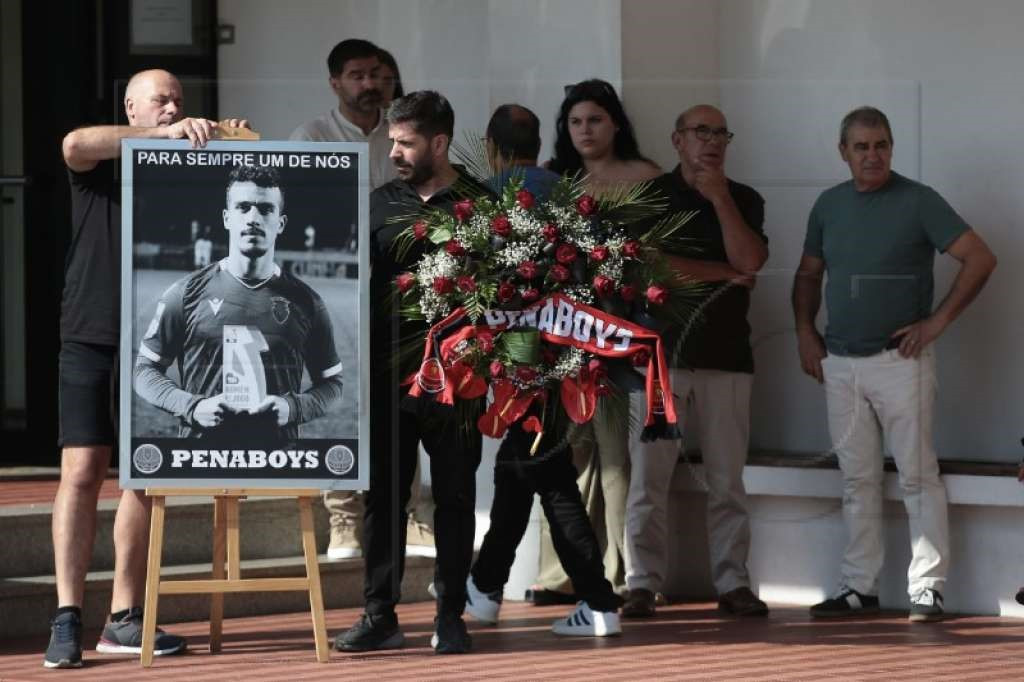 Igrači Liverpoola i portugalske reprezentacije na Jotinoj sahrani