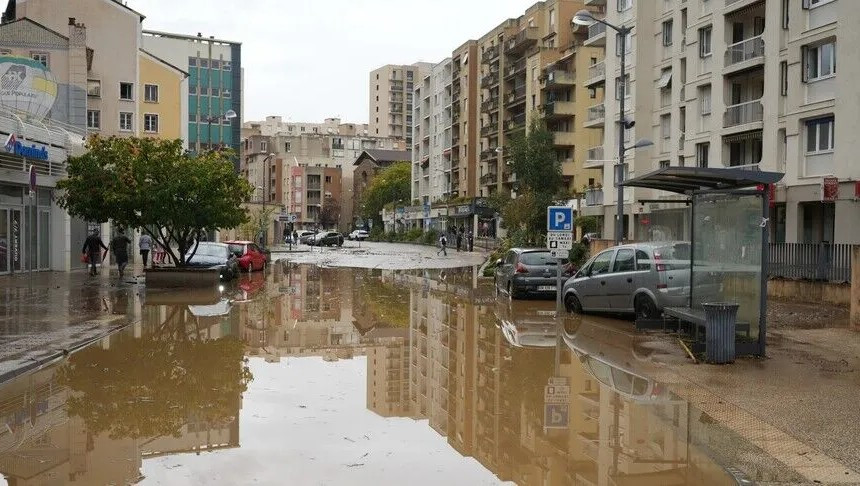 Južna Francuska pod crvenim alarmom: Obilne padavine izazvale nagli rast vodostaja i poplave