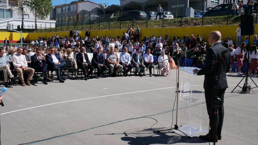 U Kaknju održana centralna svečanost povodom početka nove školske godine za ZDK