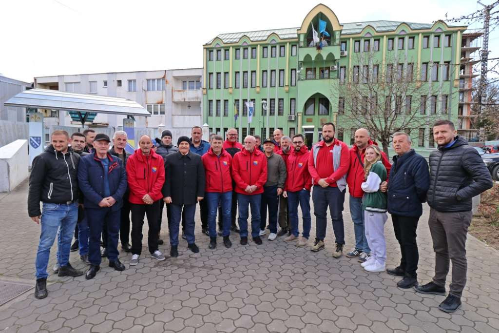 U Kalesiji dočekani volonteri koji su montirali stambene kontejnere u Turskoj