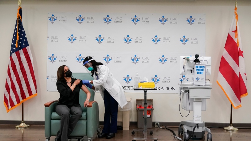 Novoizabrana potpredsjednica SAD-a primila vakcinu