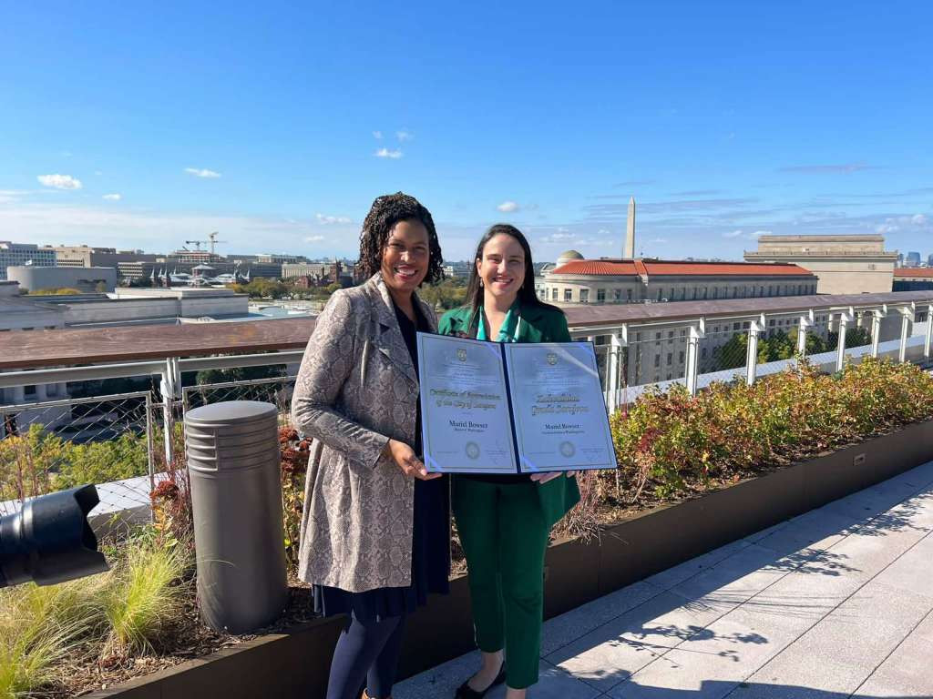 Karić uručila Zahvalnicu Grada Sarajeva gradonačelnici Washingtona