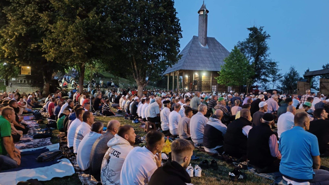 Proučen tradicionalni mevlud i zikr na Karićima: Izvor velike inspiracije i duhovnosti