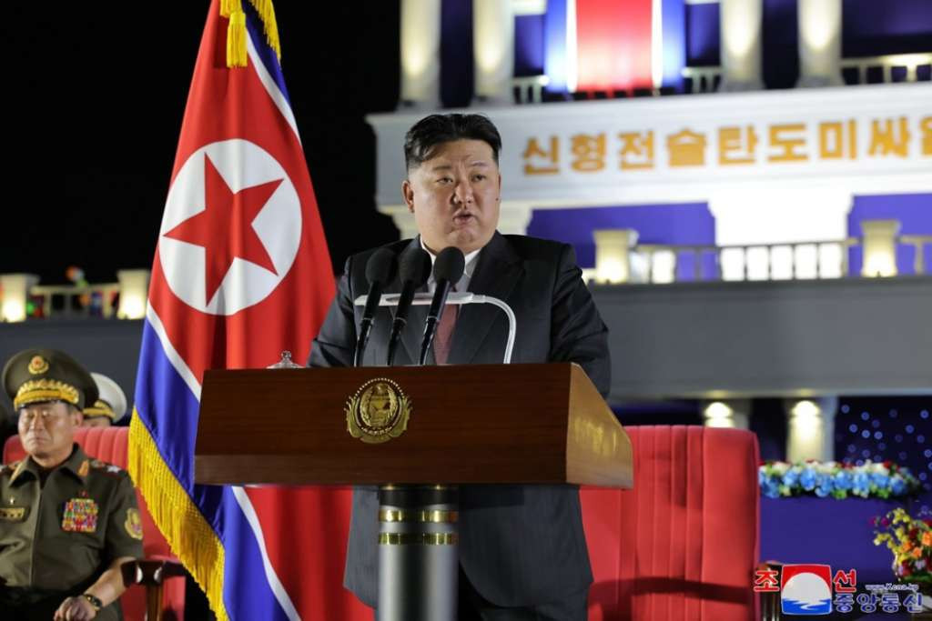 Kim odao počast vojnicima poginulim u ratu između Rusije i Ukrajine