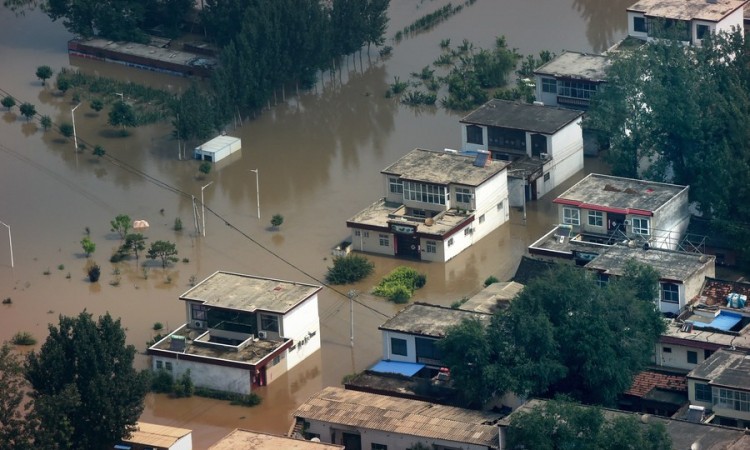 U poplavama u Kini 302 osobe poginule, 50 nestalih