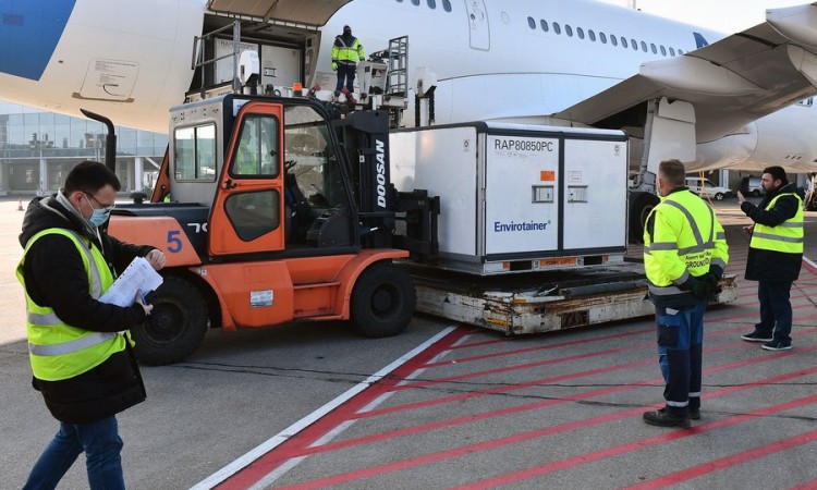 U Sarajevo jutros stiže pola miliona vakcina koje je kupila FBiH