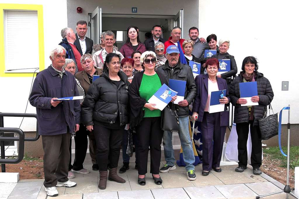 Krov nad glavom dobile 24 mostarske porodice
