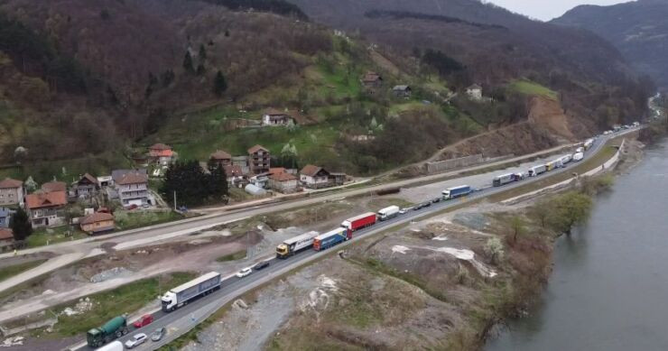 Na magistralnom putu M-17 u Zenici duge kolone vozila