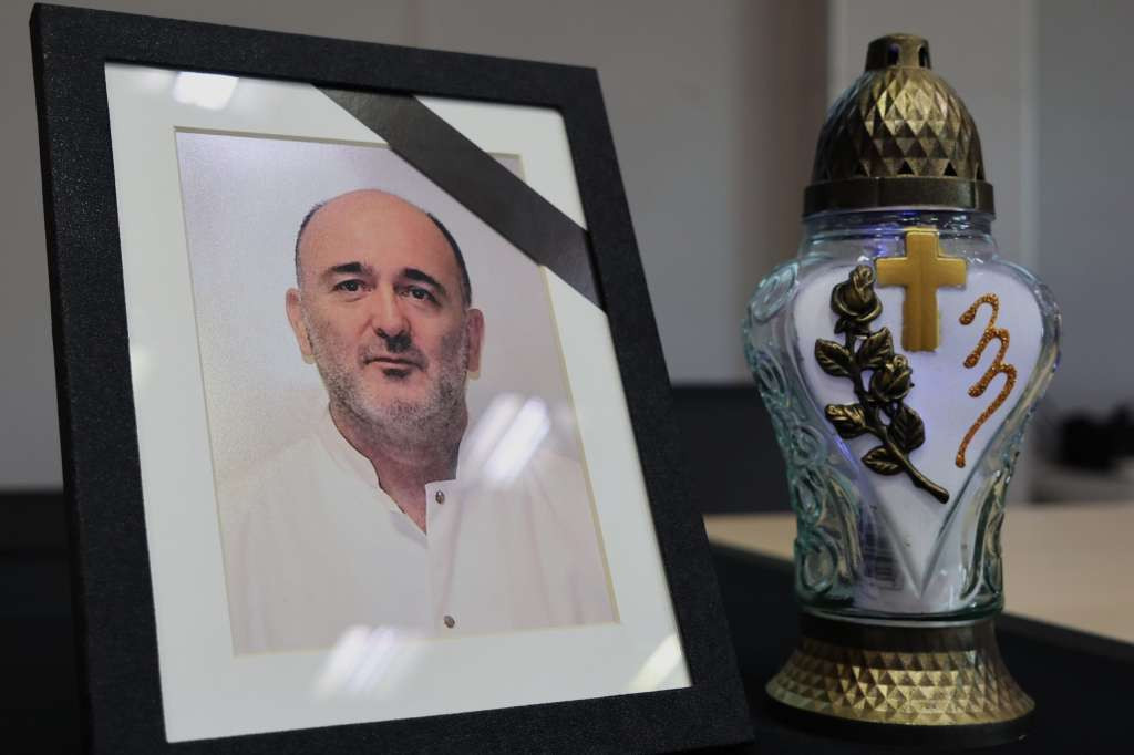 Komemoracija u Mostaru: Oproštaj od dr. Davora Tomića, urologa i velikog čovjeka