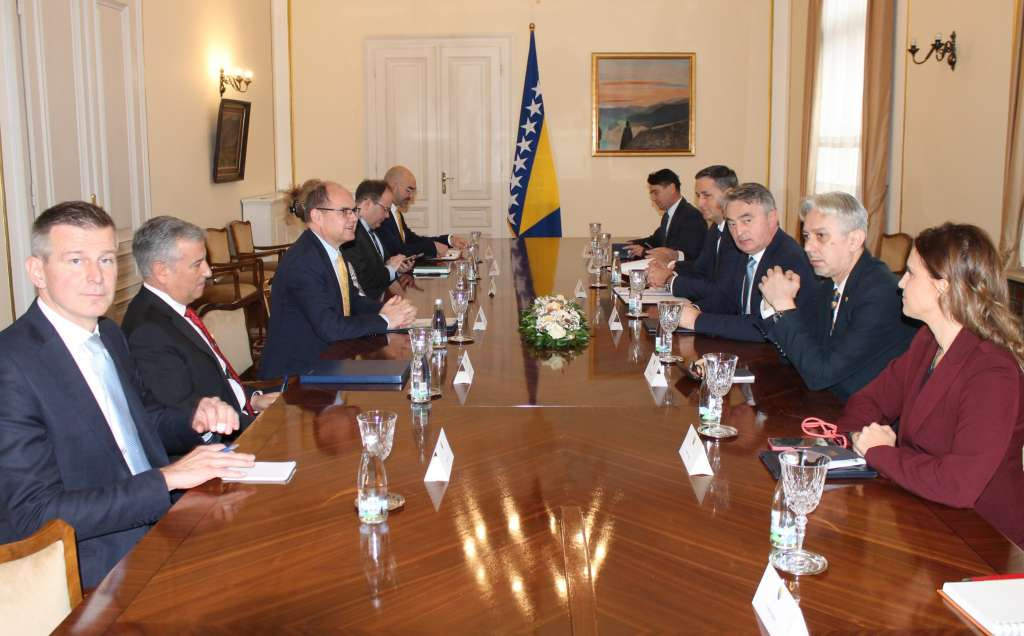 Komšić i Bećirović sa Schmidtom o reformama na evroatlantskom putu BiH