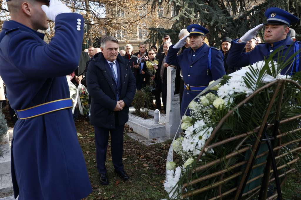 Komšić položio cvijeće povodom obilježavanja 31. godišnjice 1. Slavne-Viteške brigade