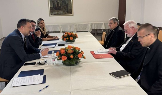 Konaković sa sekretarom za odnose sa državama i međunarodnim organizacijama Svete Stolice