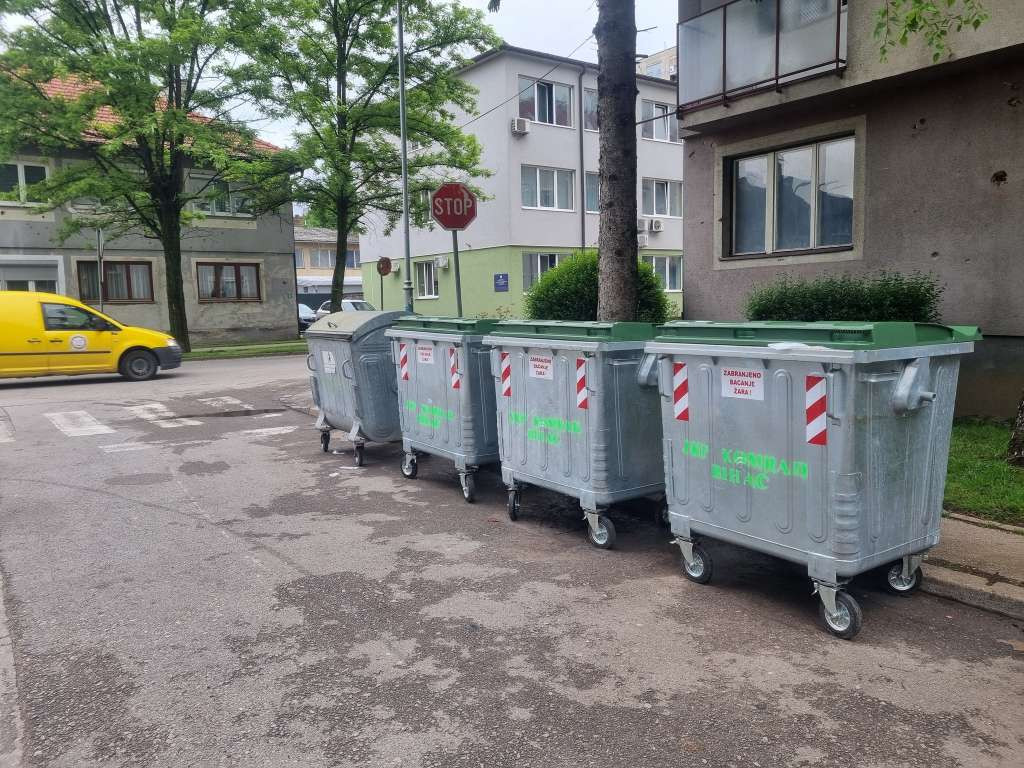 Novi kontejneri smanjuju nelegalno odlaganje otpada u Bihaću