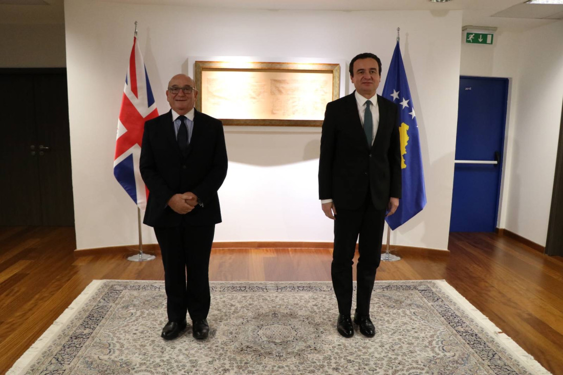 Kurti se sastao s britanskim izaslanikom Peachom