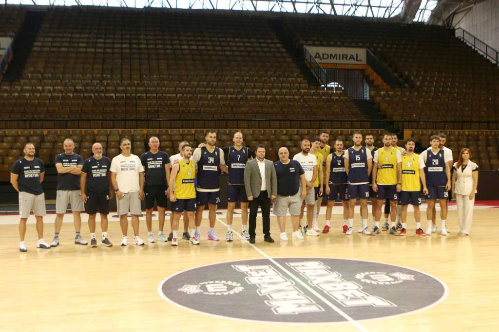 Ministar Gazdić posjetio košarkaške reprezentativce u Mejdanu