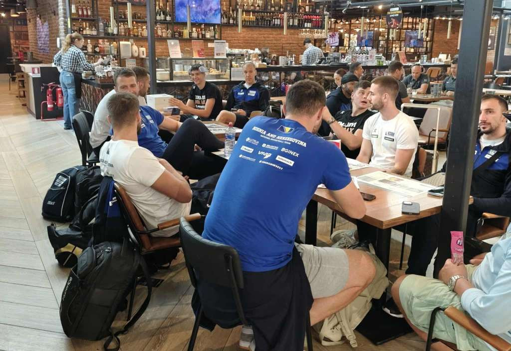 Zmajevi u nedjelju s Poljskom igraju od 11 sati, čarter letom otputovali u Rigu