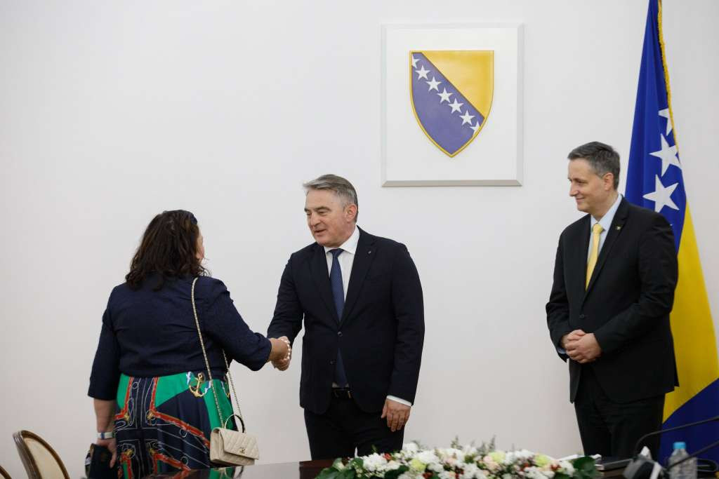 Komšić i Pierce: Državne institucije moraju raditi svoj posao