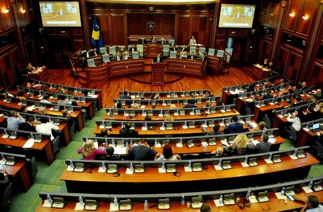 Vanredni parlamentarni izbori na Kosovu raspisani za 28. decembar