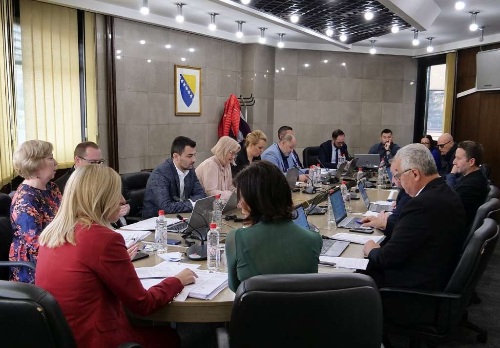 Vlada ZDK odobrila sredstva za penzionisanje 11 radnika "Krivaje Mobel"