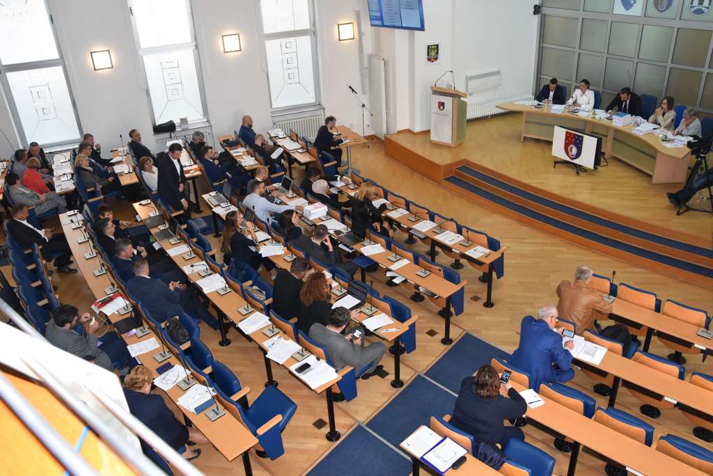 Skupština KS: Svaka škola da ima senzorna vrata i manje strme staze za kolica