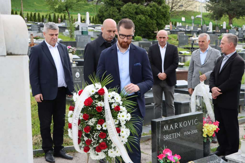 Polaganjem cvijeća i odavanjem počasti započele aktivnosti u okviru Dana Kantona Sarajevo