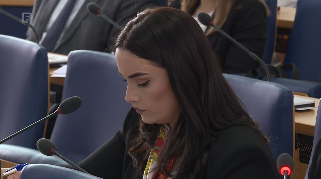Burno u Skupštini KS-a: Arijana Memić napustila Klub Naroda i pravde
