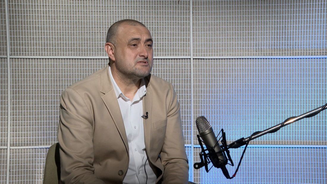 Fikret Kubat u podcastu Mimara: Otac spavao mjesecima u 'golfu 1' dok je dijete bilo u bolnici