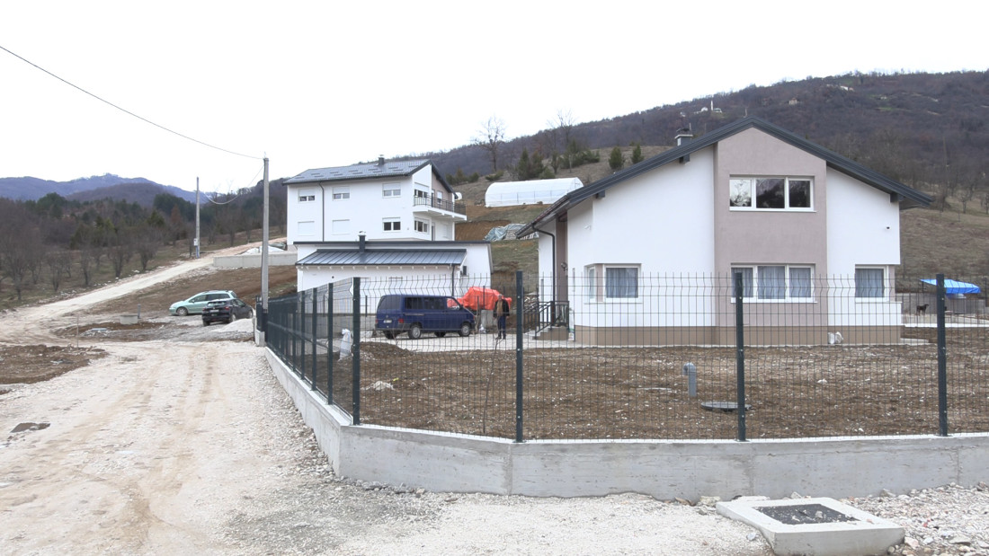 Mještani Buturović Polja useljavaju u kuće čiju je izgradnju finansirala IZ u BiH