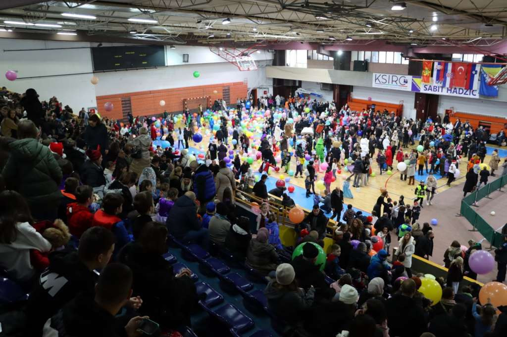 Mališani slavili na Ilidži: JU 'Djeca Sarajeva' organizirala prvu Dječiju Novu godinu