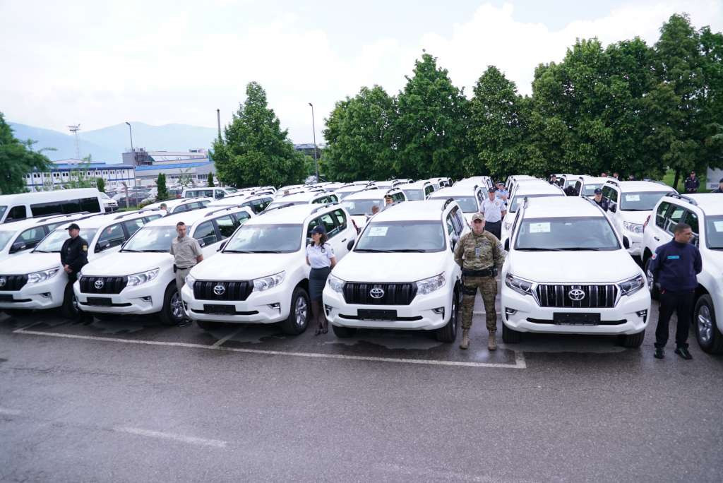 Ambasador Japana Kinefuchi i ministar Nešić uručili 37 vozila policijskim agencijama BiH